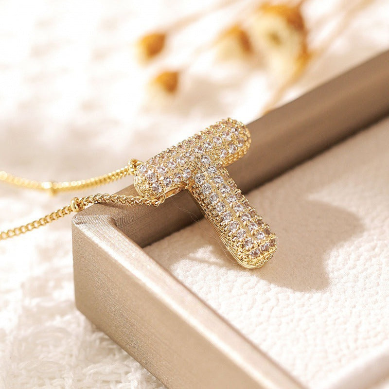 26 Halsband med bokstäver