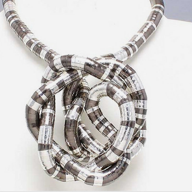 ✨Böjt Snake Chain Necklace✨
