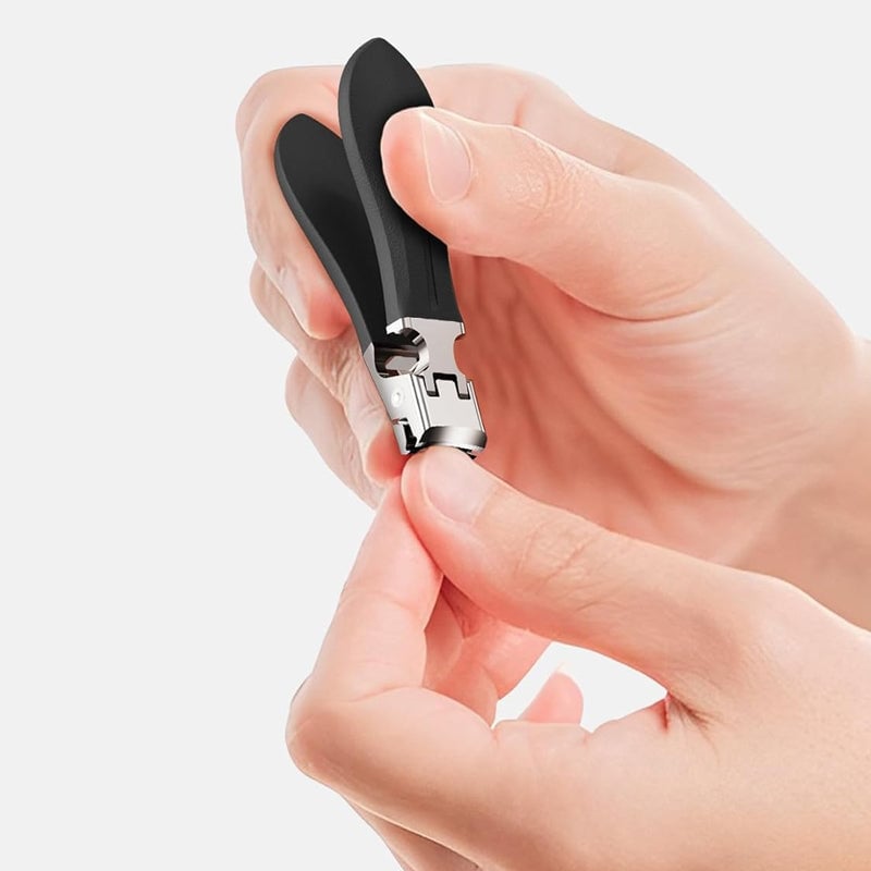 Slanterad nagelklippare med bred käftöppning och antisplash