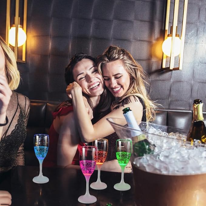 đ„I mörkret, ljusa champagneglas