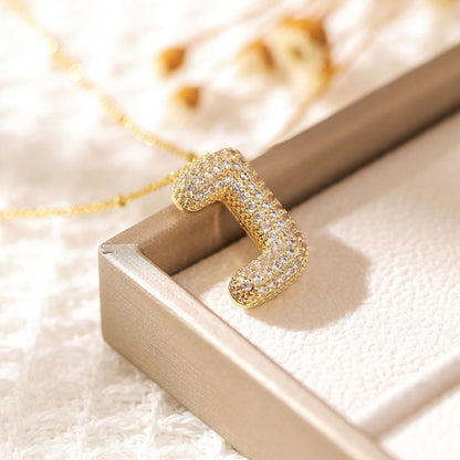 26 Halsband med bokstäver