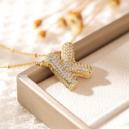 26 Halsband med bokstäver