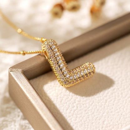 26 Halsband med bokstäver
