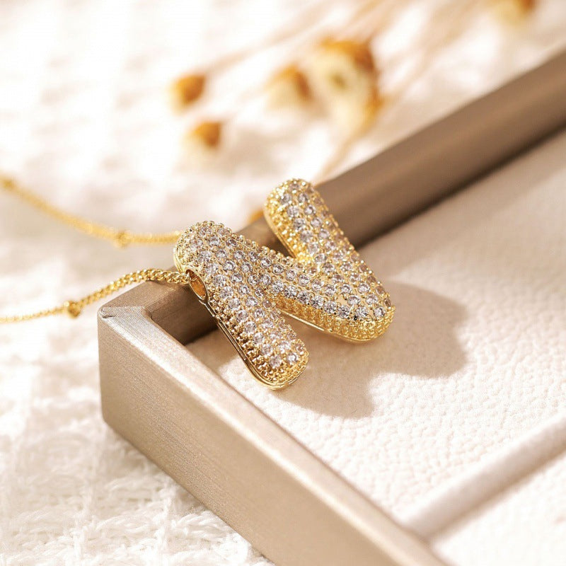26 Halsband med bokstäver