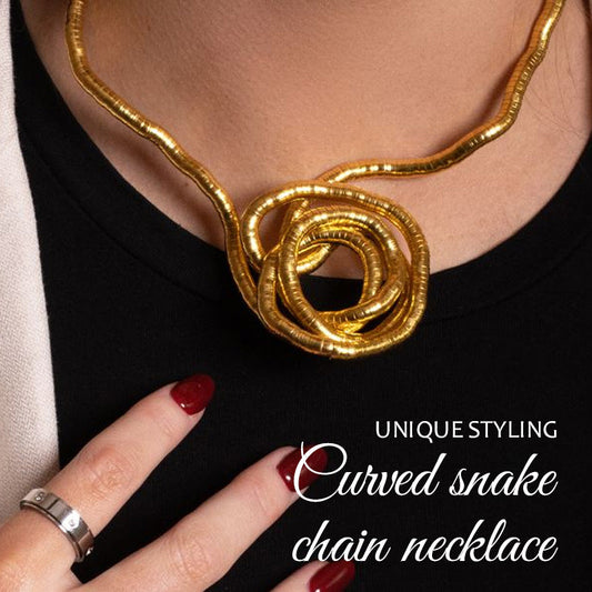 ✨Böjt Snake Chain Necklace✨