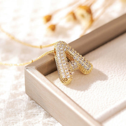 26 Halsband med bokstäver