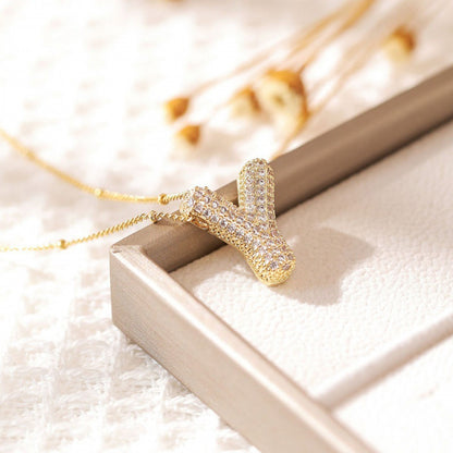 26 Halsband med bokstäver