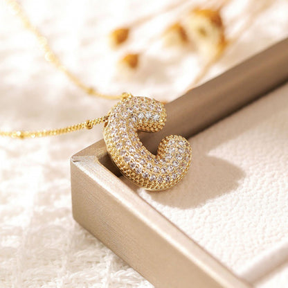26 Halsband med bokstäver
