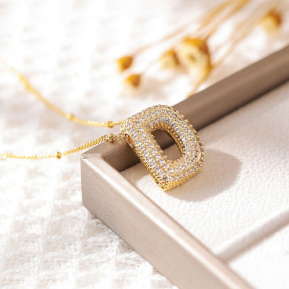 26 Halsband med bokstäver