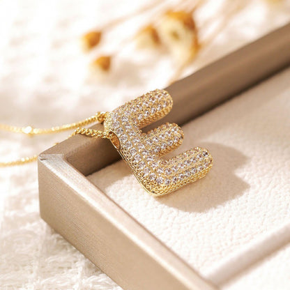 26 Halsband med bokstäver