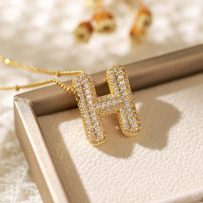 26 Halsband med bokstäver